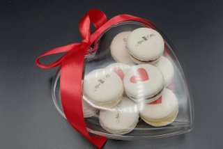 17 Atelier Cortez - 4,6,8,10 macarons inscriptionati cu logo in inimioare 5
