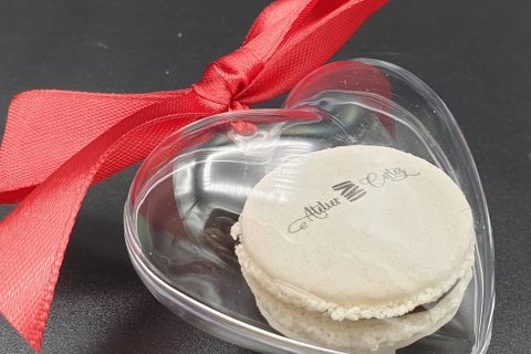 Atelier Cortez - 1,2,4,6,8,10 macarons inscriptionati cu logo in inimioare 13 - Copy