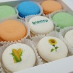 Atelier Cortez - cutie 9 macarons cu logo Biocrop - Copy-min