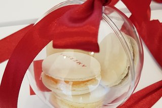 Atelier Cortez - glob 4 macarons inscriptionati cu logo Ameropa