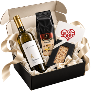 Pachet cadou Toffee and Coffee cu vin alb Kelaru, ciocolată cu lapte și alune caramelizate și pungă de cafea Dolce Bacio, în cutie rigidă neagră