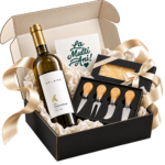 Pachet cadou Toscana cu vin alb Kelaru, ciocolată albă cu parmezan copt și un set de cuțite din inox pentru brânzeturi, în cutie rigidă neagră