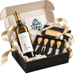 Pachet cadou Toscana cu vin alb Kelaru, ciocolată albă cu parmezan copt și un set de cuțite din inox pentru brânzeturi, în cutie rigidă neagră